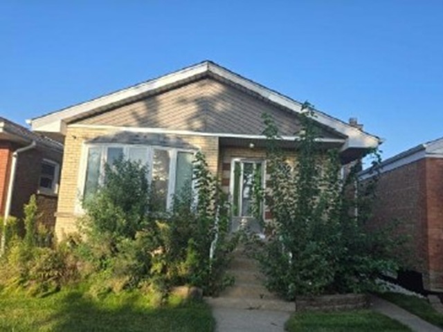 4918 S Kilpatrick Avenue Property Photo 2