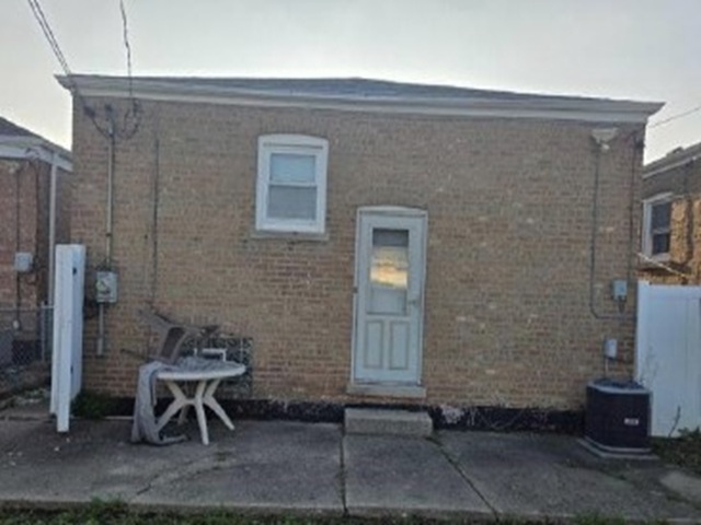 4918 S Kilpatrick Avenue Property Photo 3