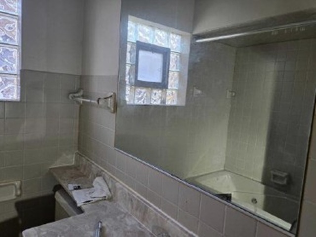 4918 S Kilpatrick Avenue Property Photo 8