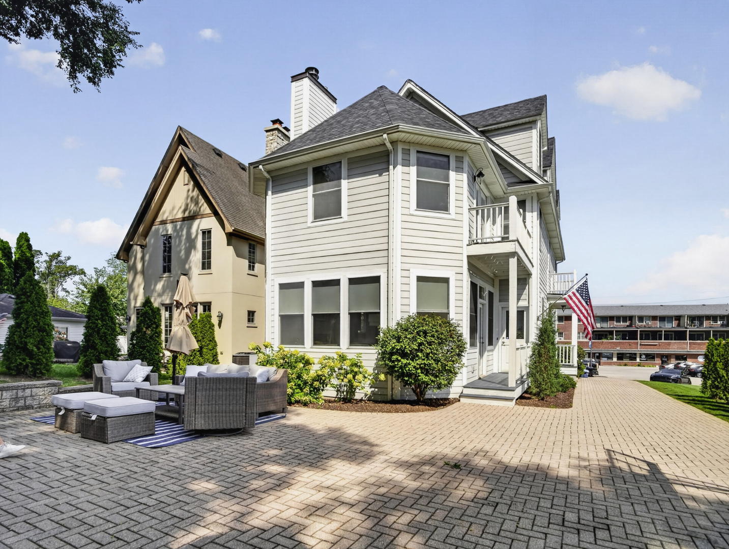 303 Park Avenue Property Photo 2