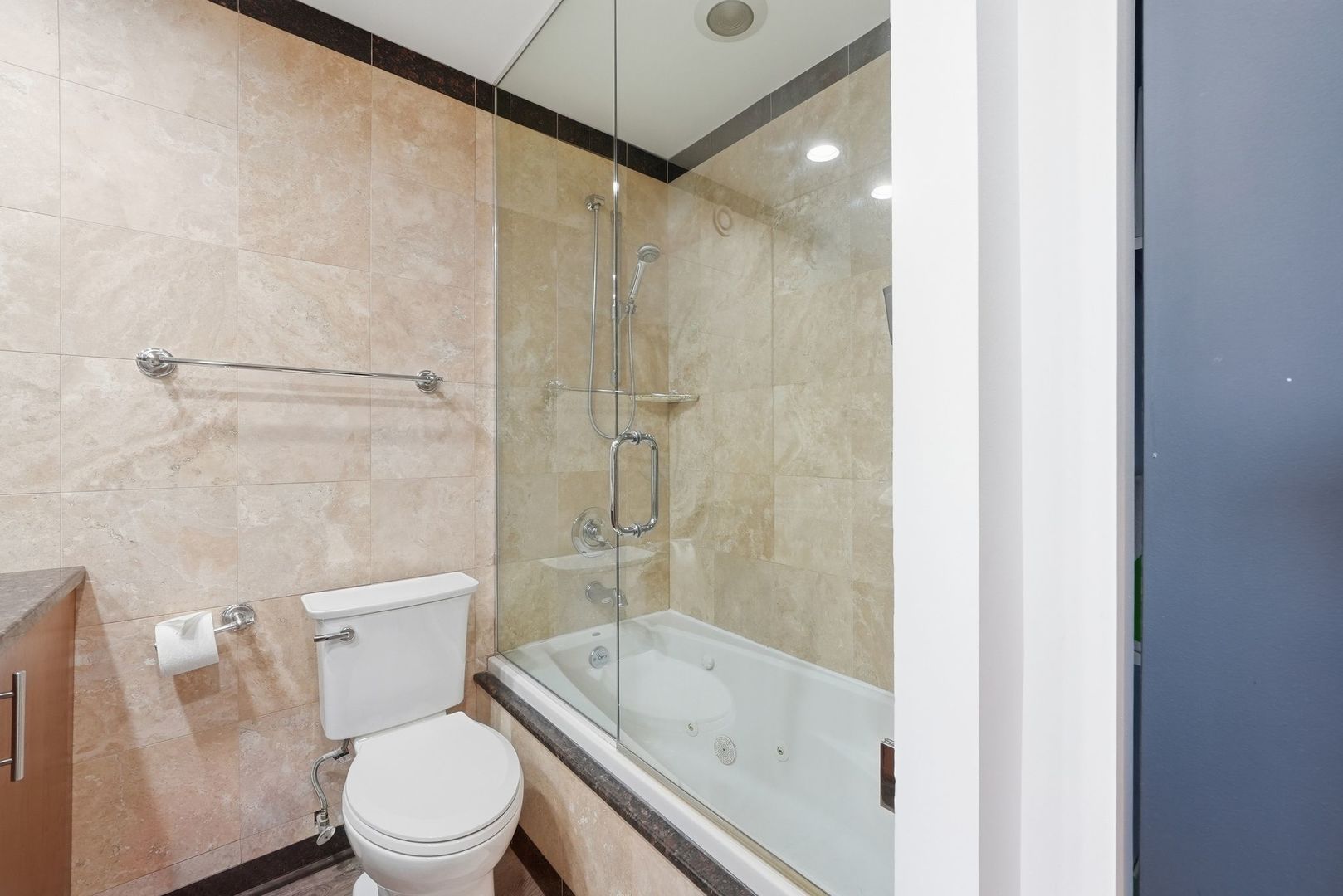 30 E Huron Street 5605 Property Photo 23