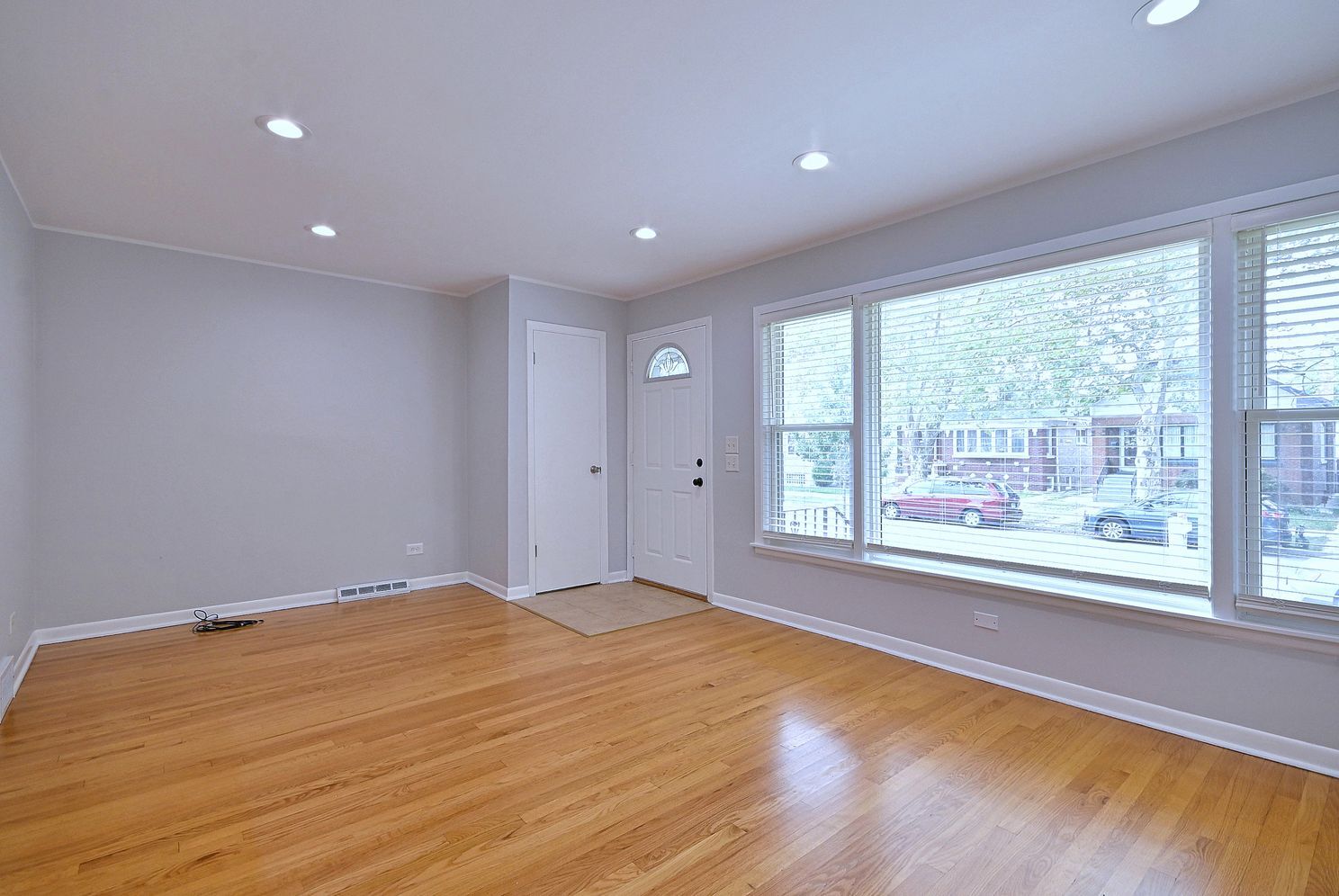 4109 N Menard Avenue Property Photo 5