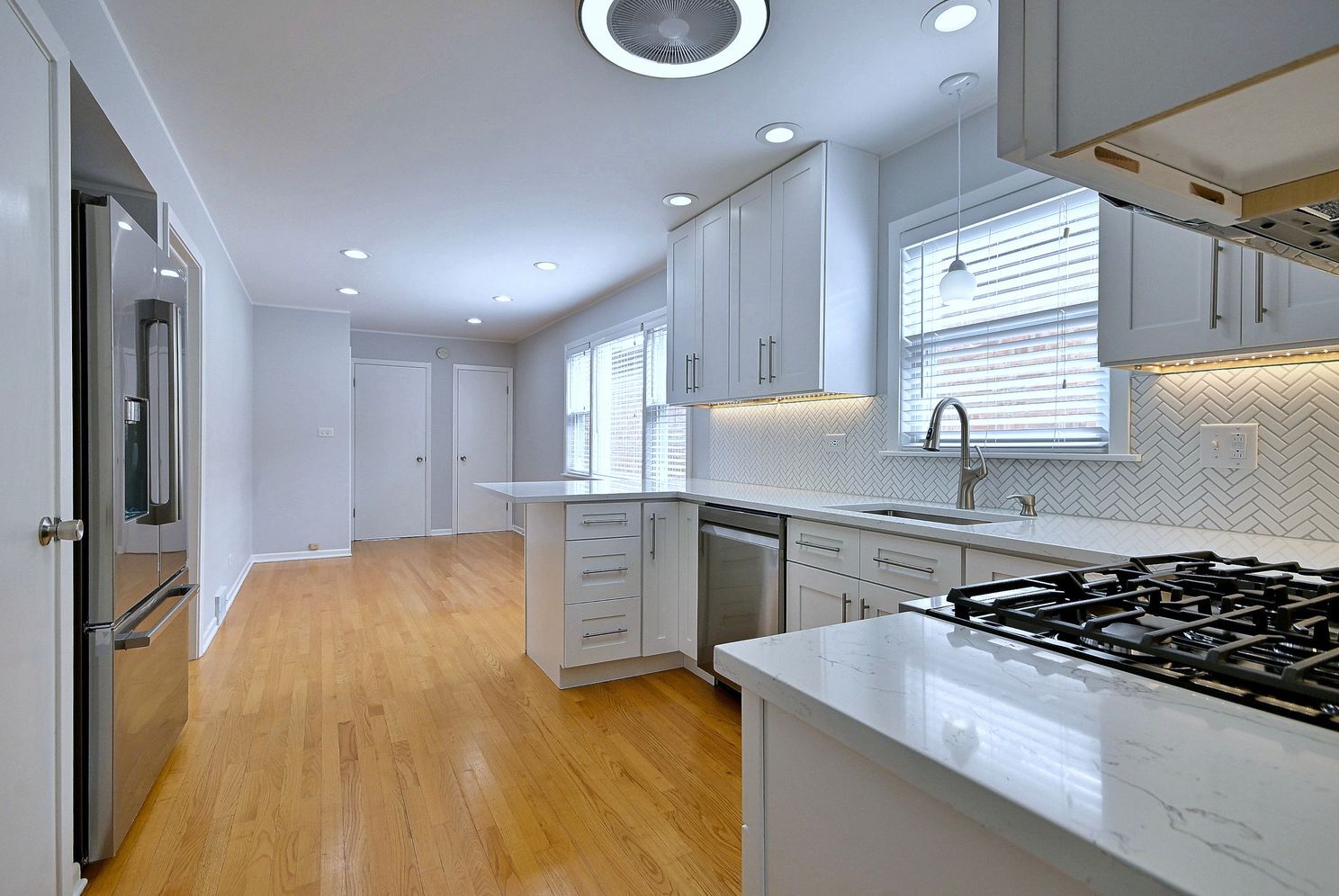 4109 N Menard Avenue Property Photo 8