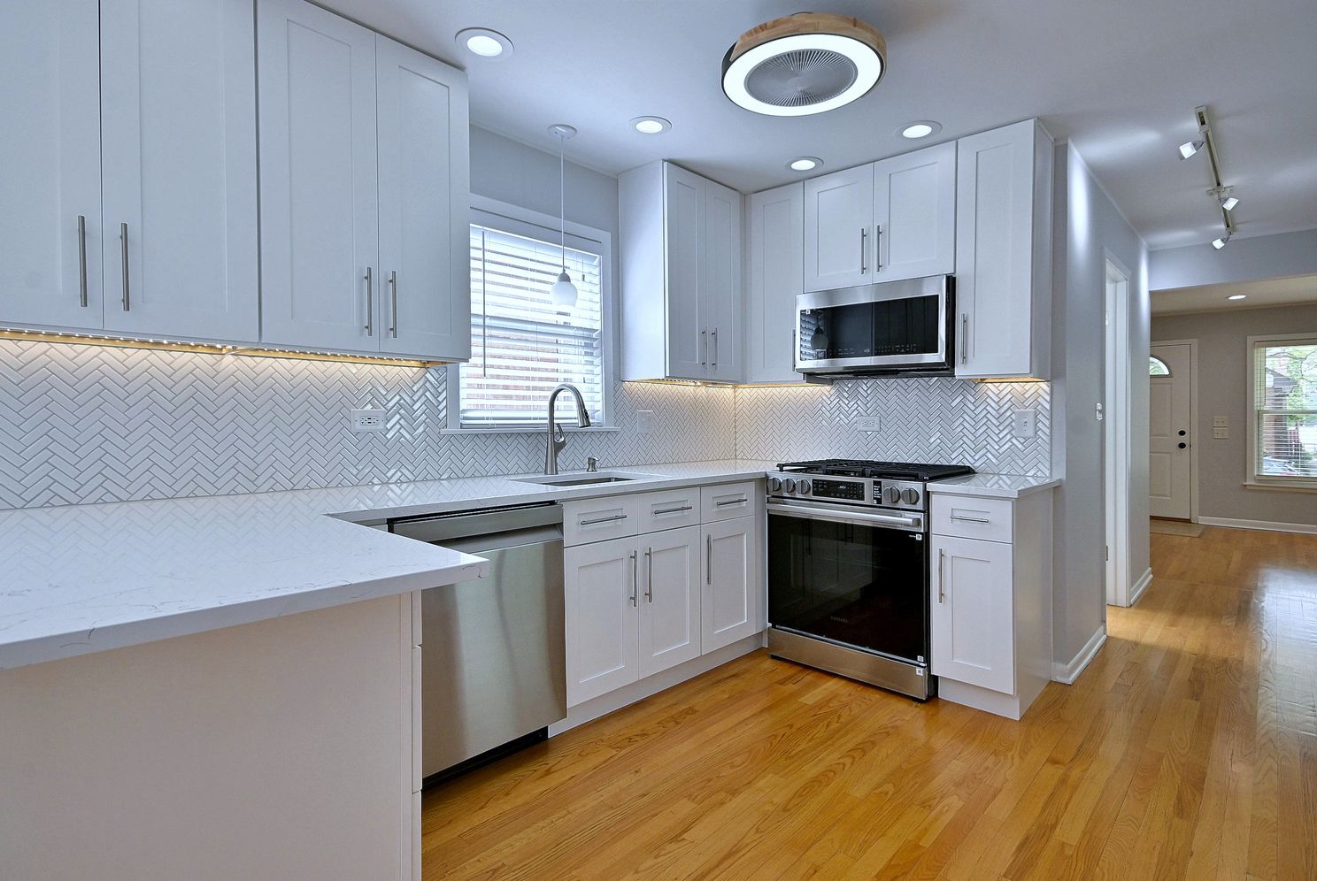 4109 N Menard Avenue Property Photo 10