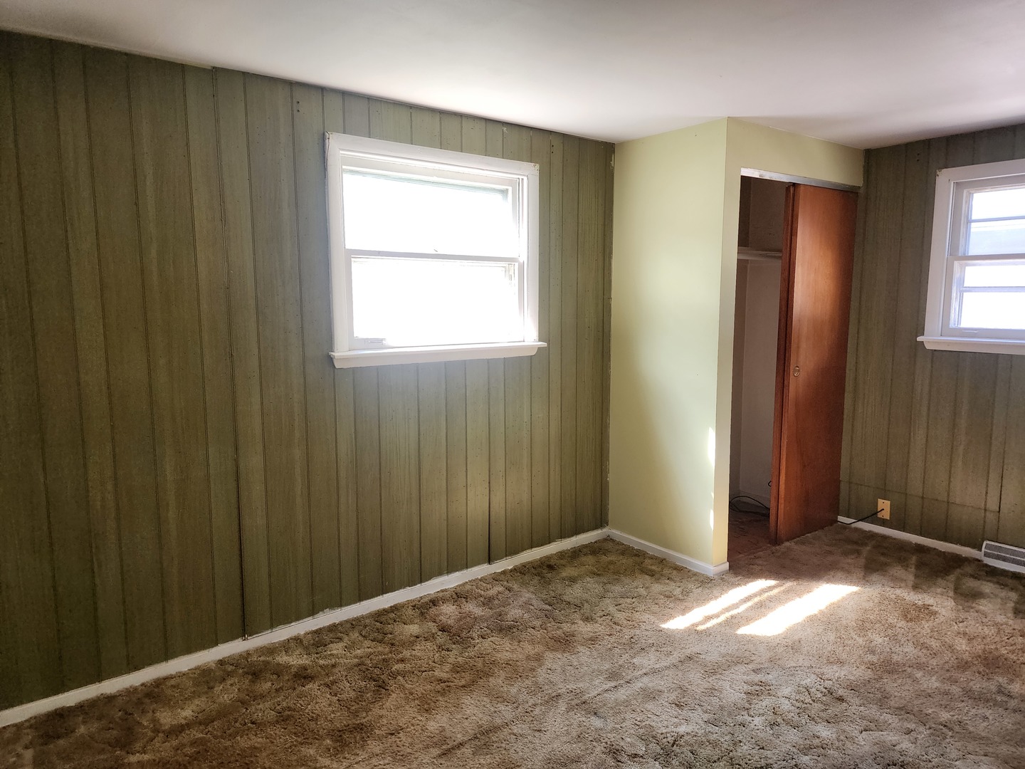 16511 Hermitage Avenue Property Photo 4