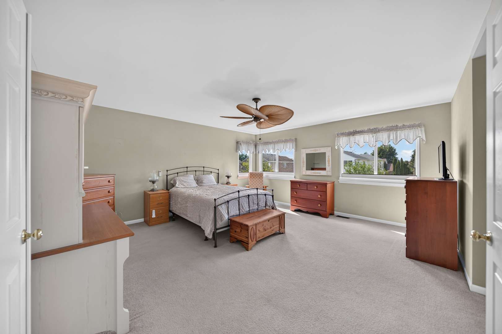 251 Winslow Way Property Photo 8