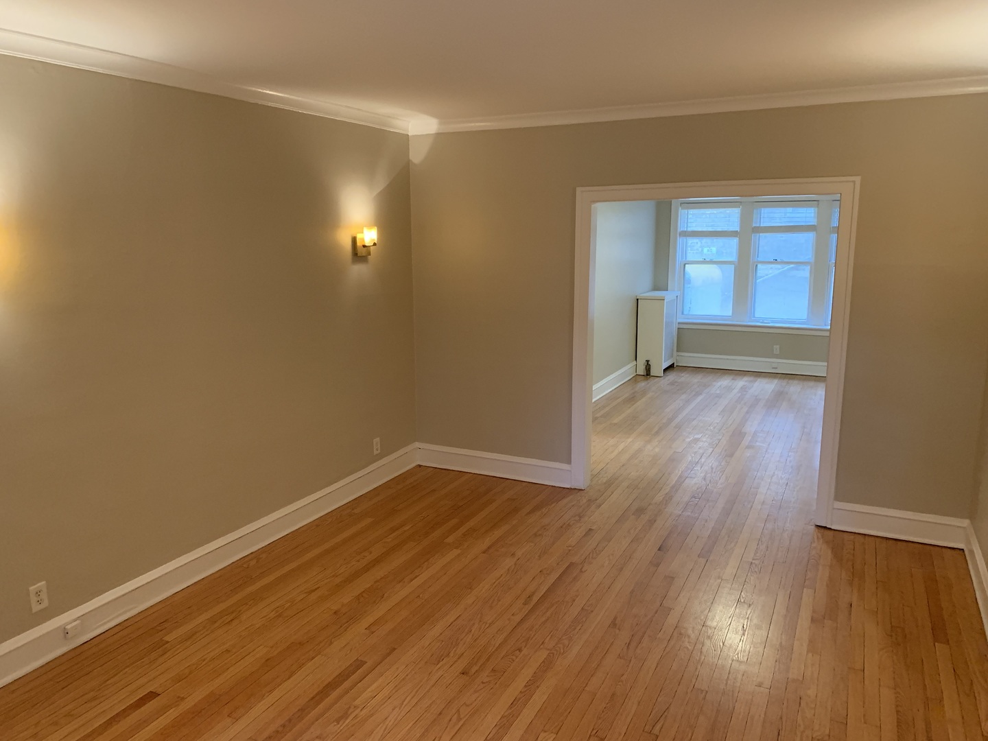 2046 W Farragut Avenue 1 Property Photo 8