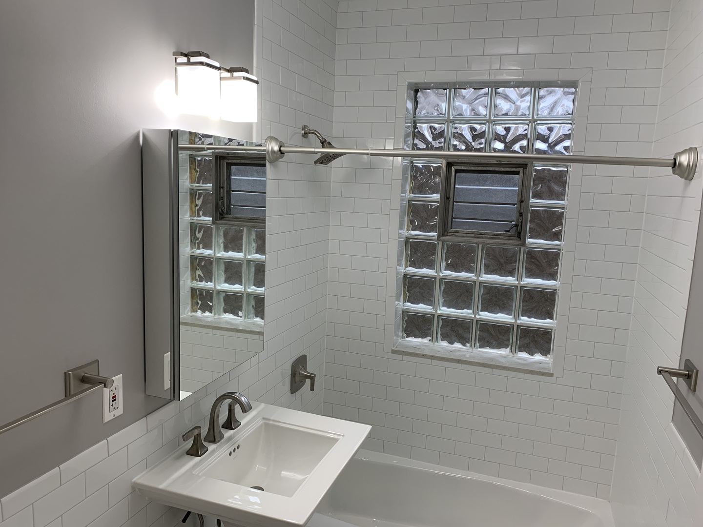 2046 W Farragut Avenue 1 Property Photo 20