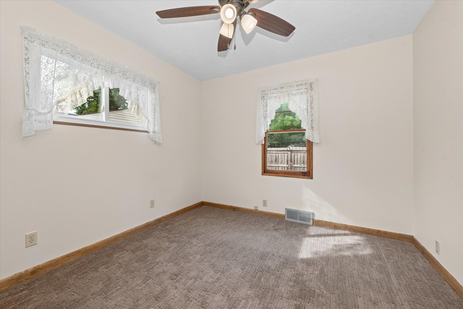 937 Townsend Street Property Photo 8