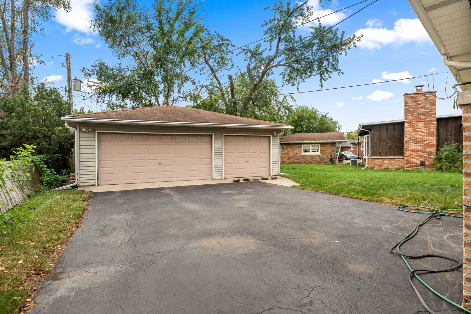 913 E 162nd Place Property Photo 7