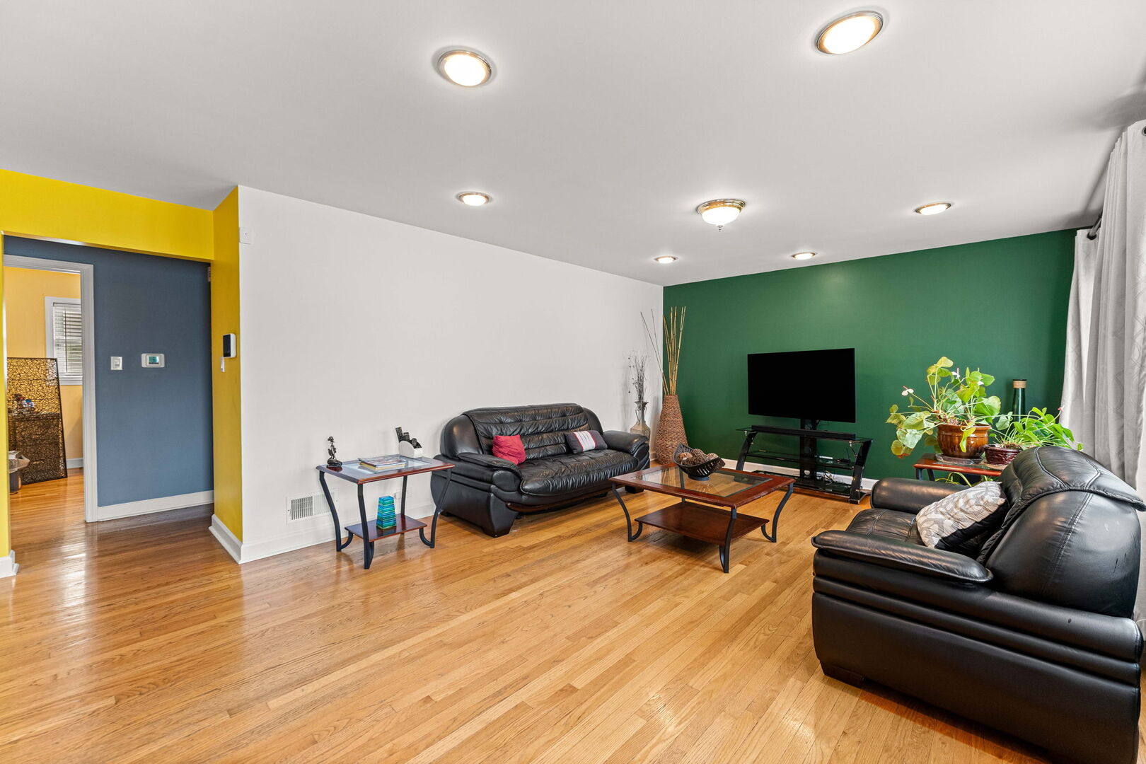 913 E 162nd Place Property Photo 8