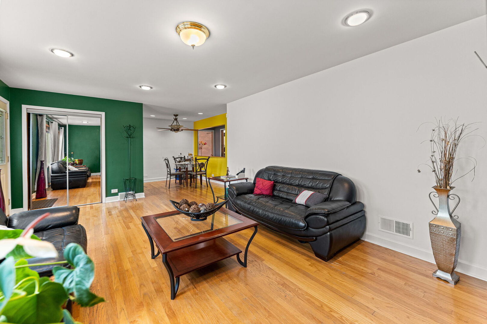 913 E 162nd Place Property Photo 13