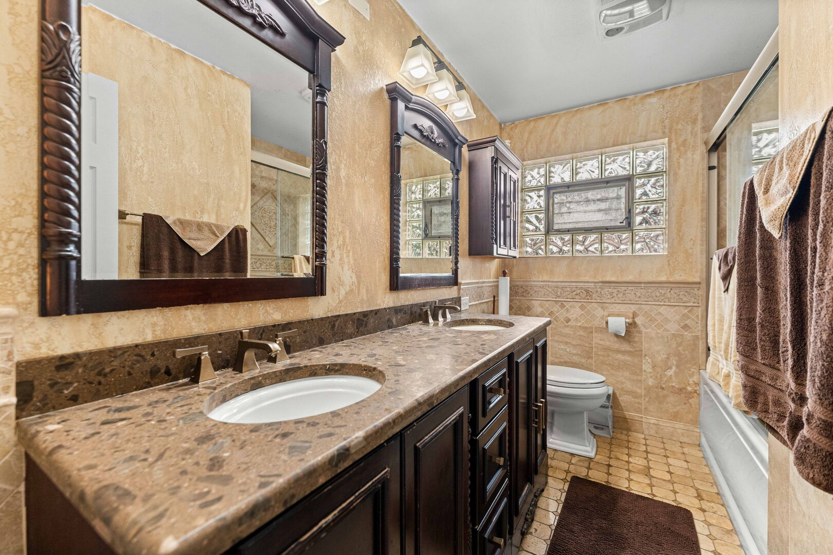 913 E 162nd Place Property Photo 17