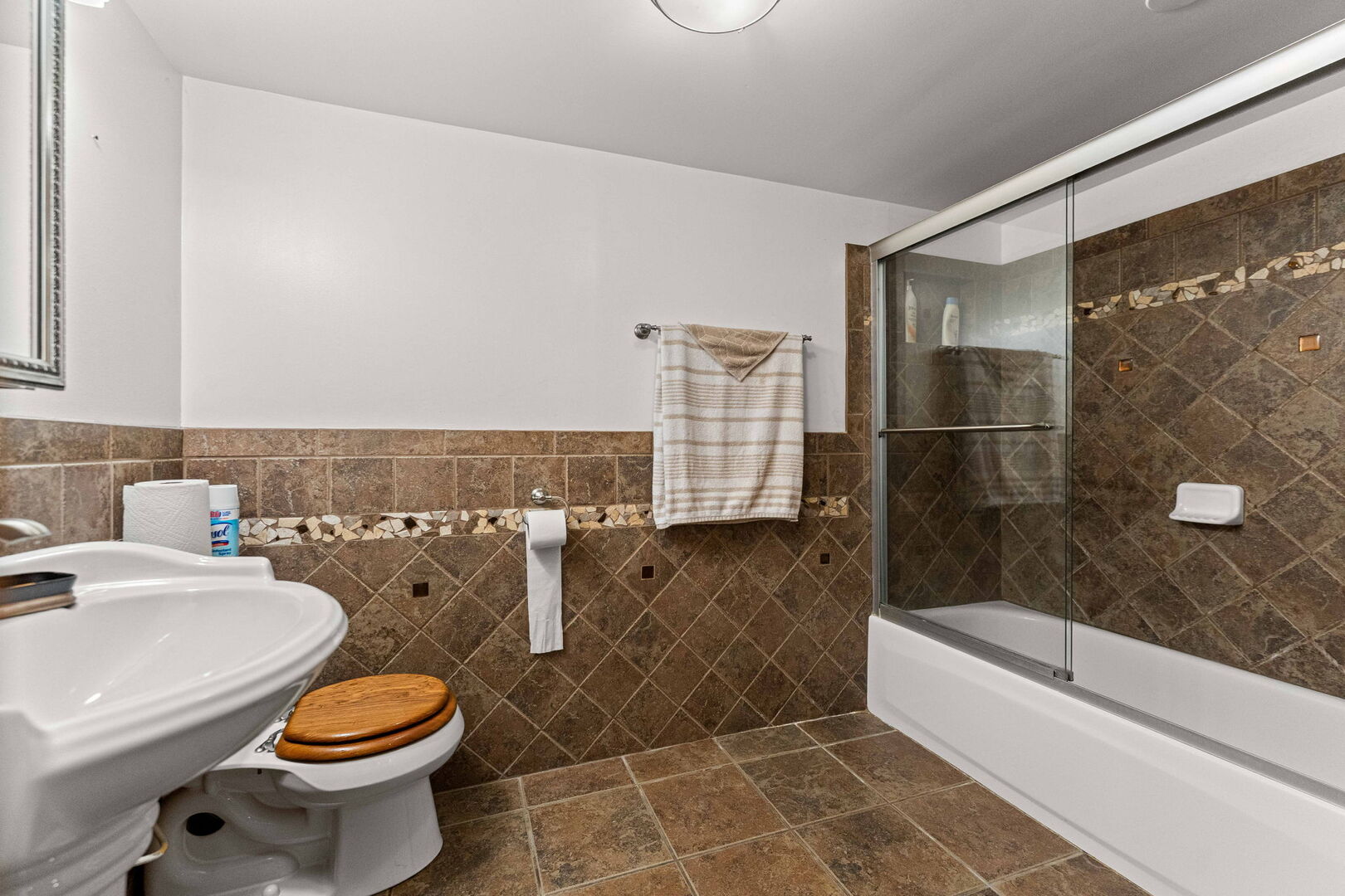 913 E 162nd Place Property Photo 24