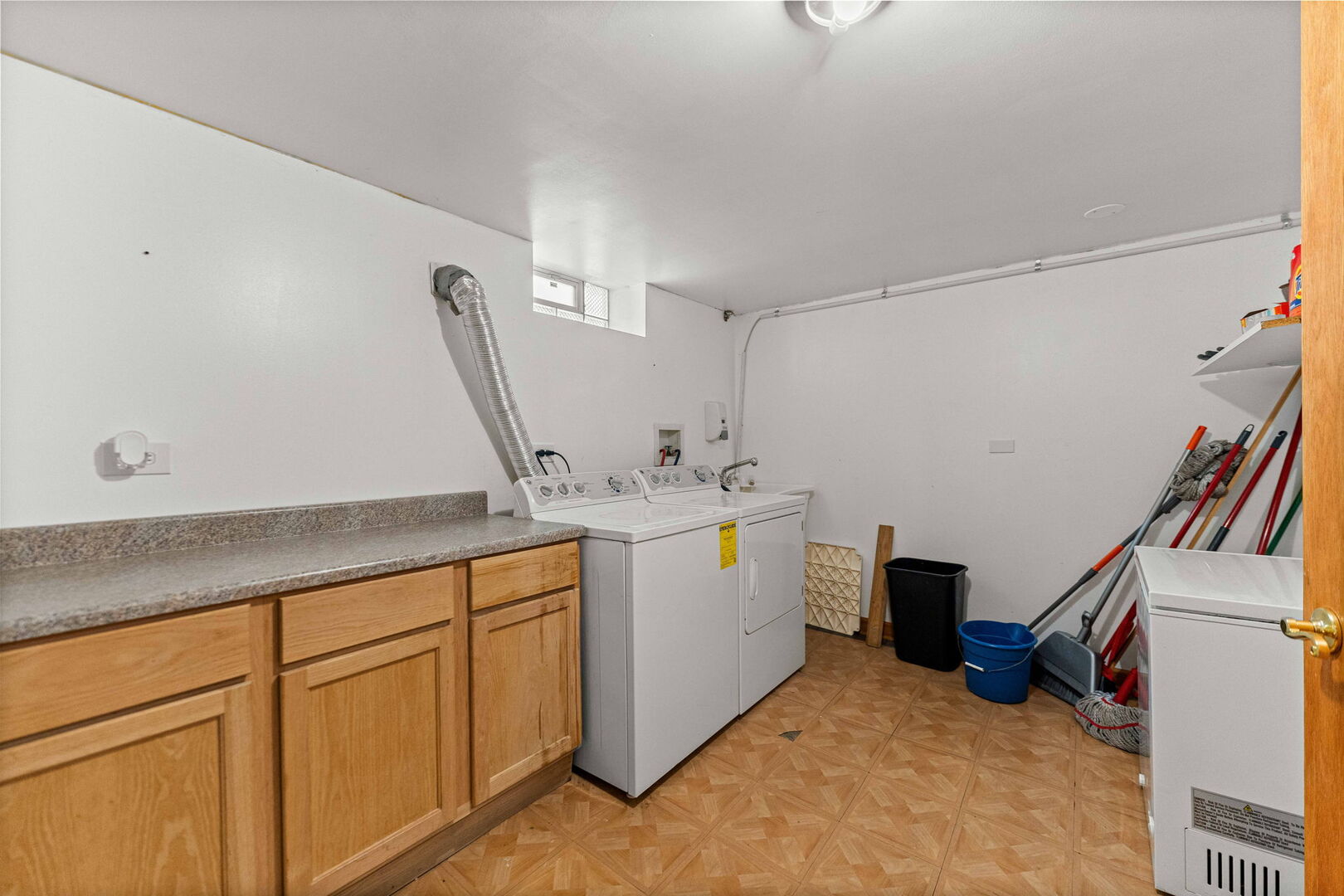913 E 162nd Place Property Photo 31