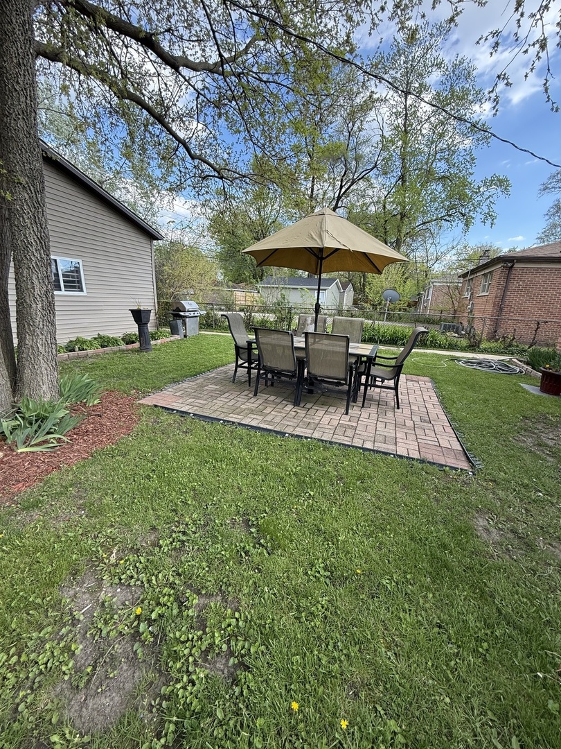 15001 Western Avenue Property Photo 12