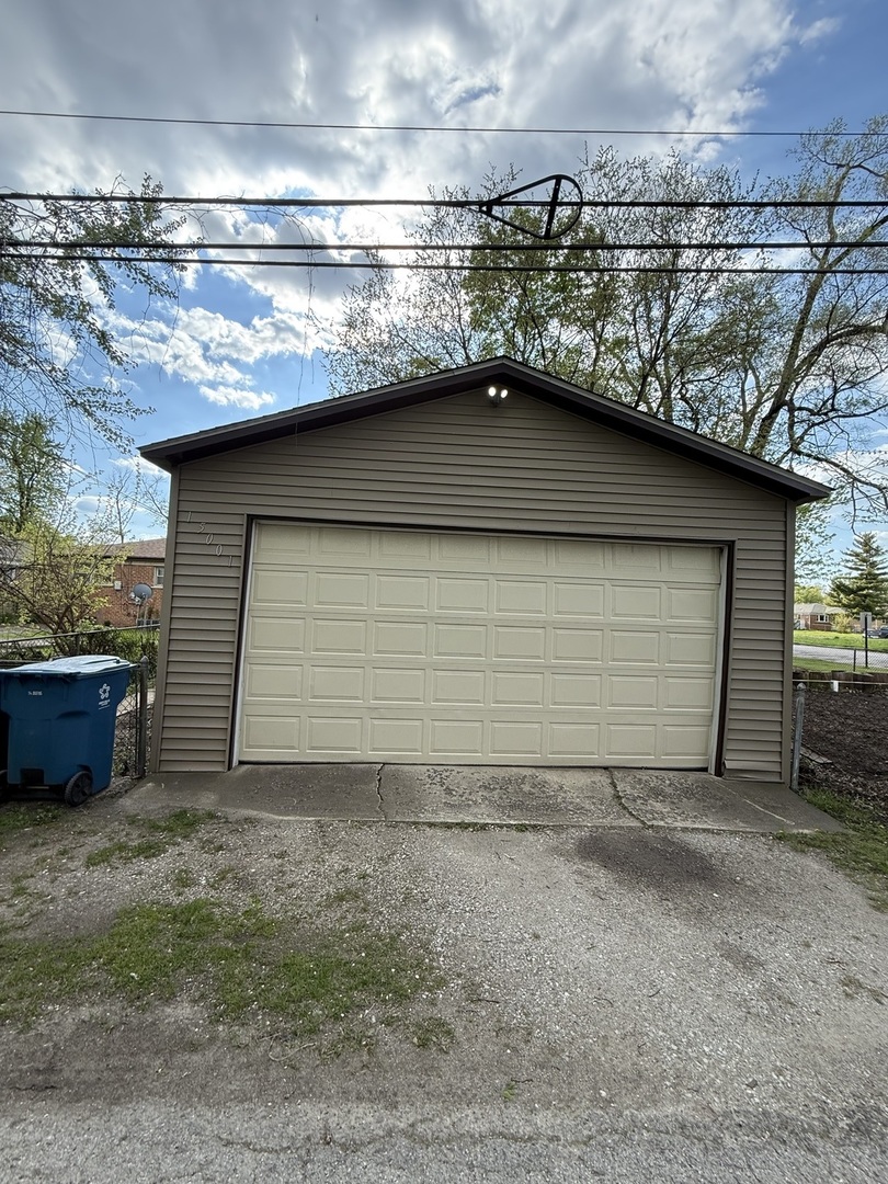 15001 Western Avenue Property Photo 13