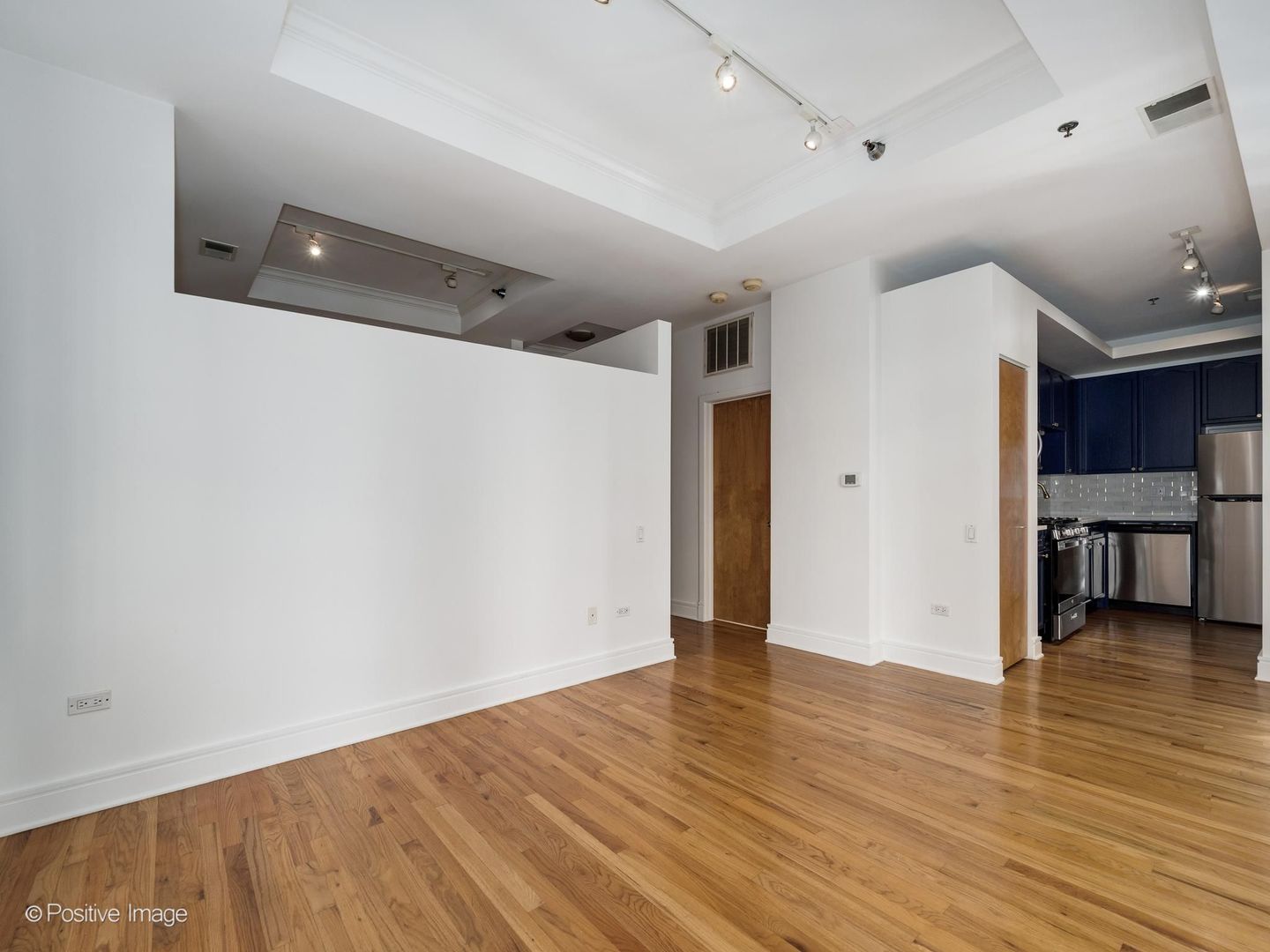 212 W Washington Street 1413 Property Photo 8