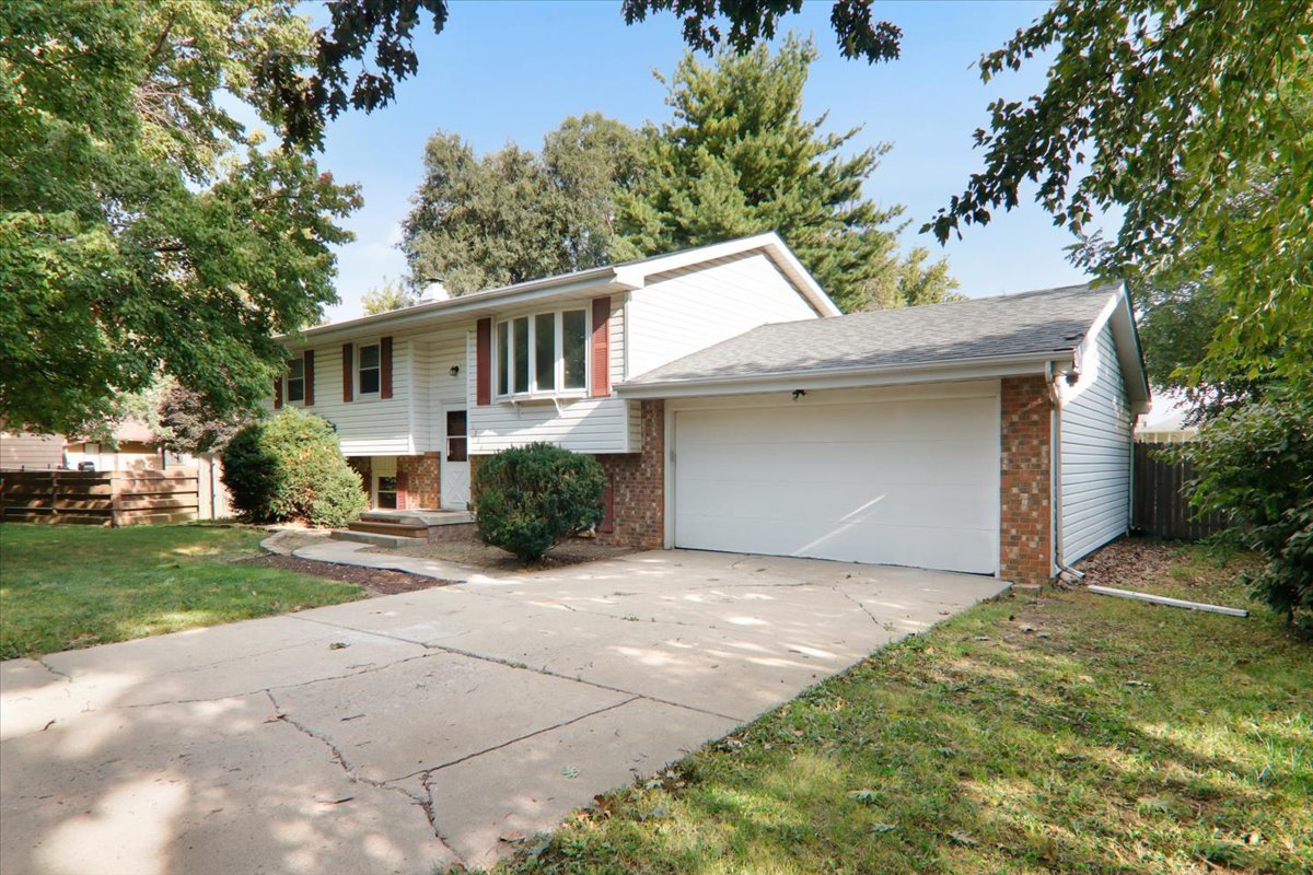 1706 Erin Drive Property Photo 1
