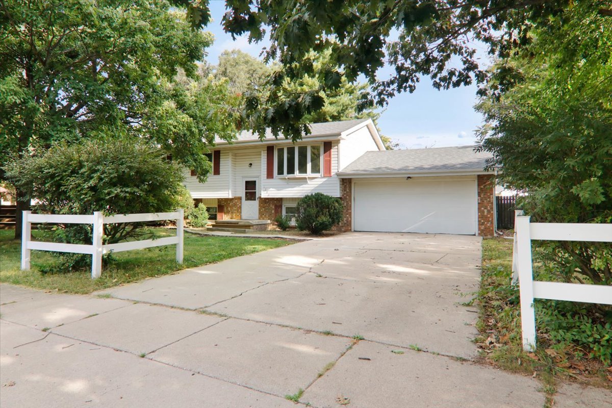 1706 Erin Drive Property Photo 2