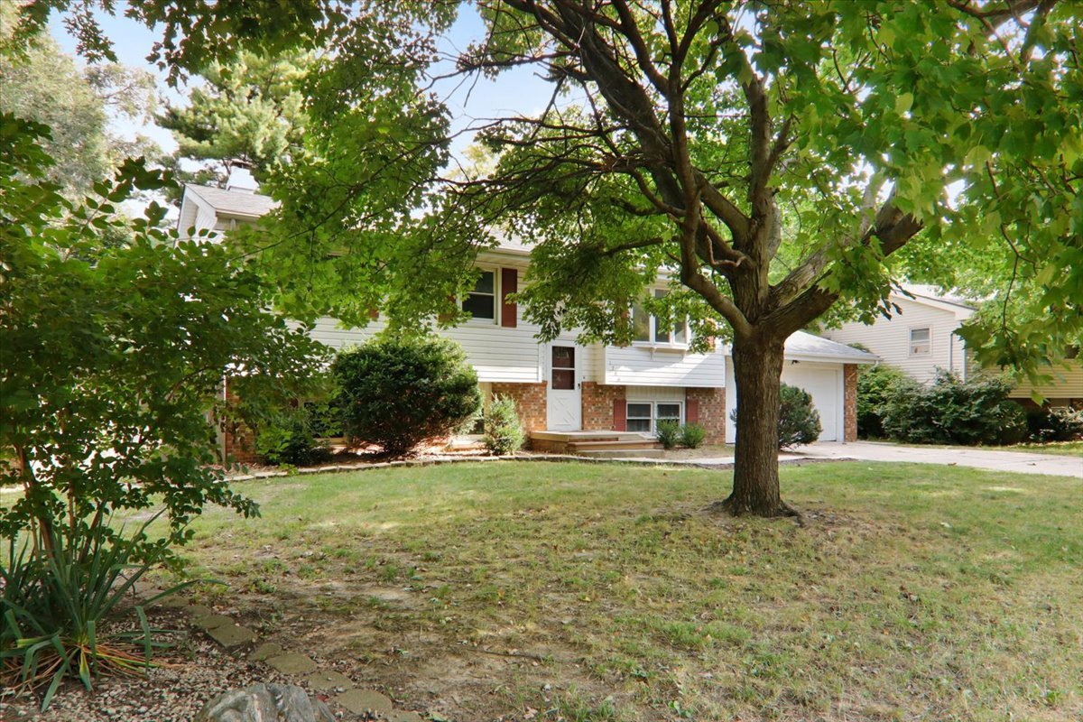 1706 Erin Drive Property Photo 3