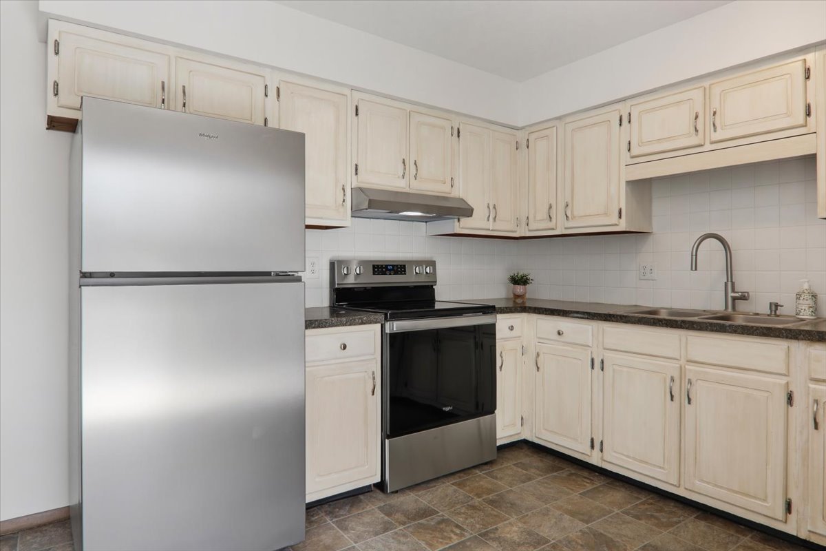 1706 Erin Drive Property Photo 8