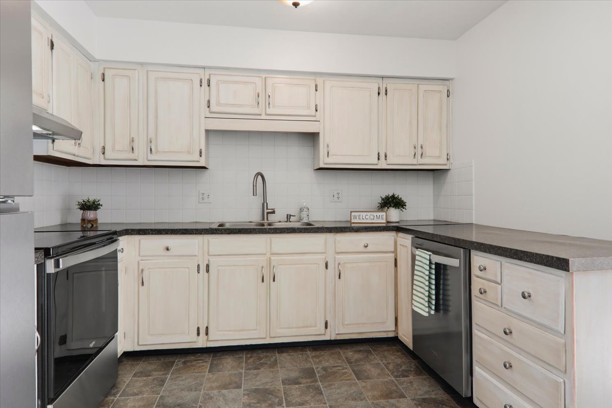 1706 Erin Drive Property Photo 9