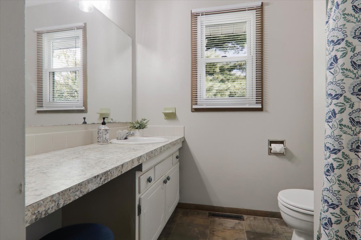 1706 Erin Drive Property Photo 10