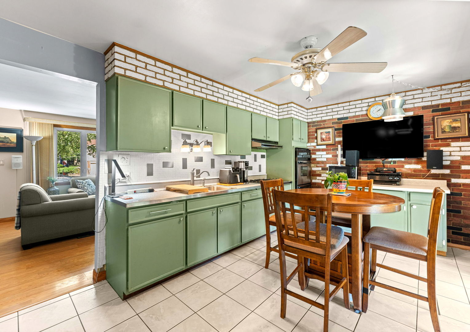 9137 W 91st Place Property Photo 8