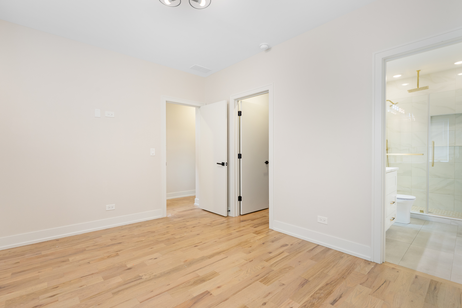 4605 S Saint Lawrence Avenue 201 Property Photo 12