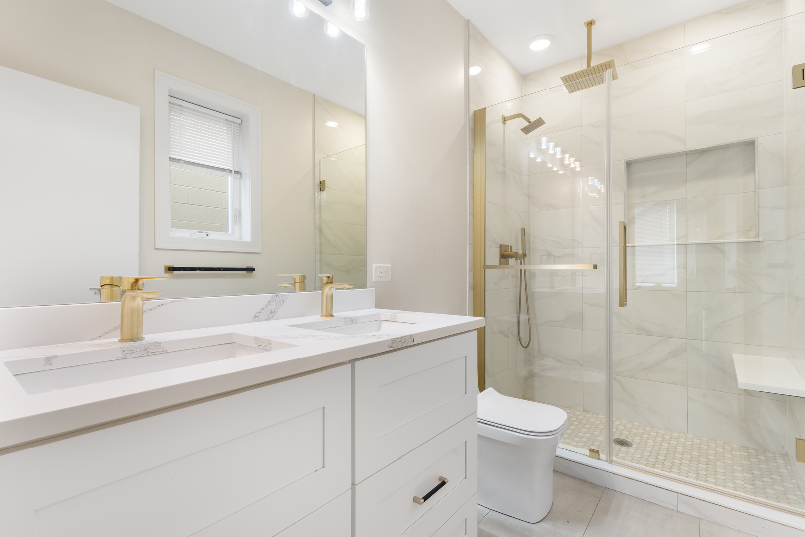 4605 S Saint Lawrence Avenue 201 Property Photo 13