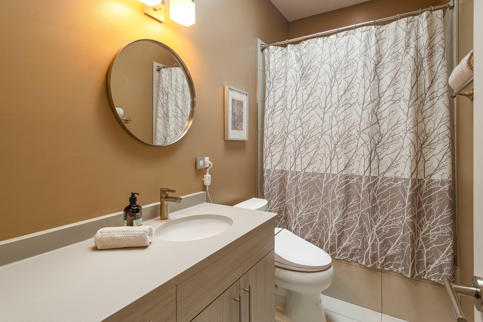 2535 W Haddon Avenue Property Photo 16