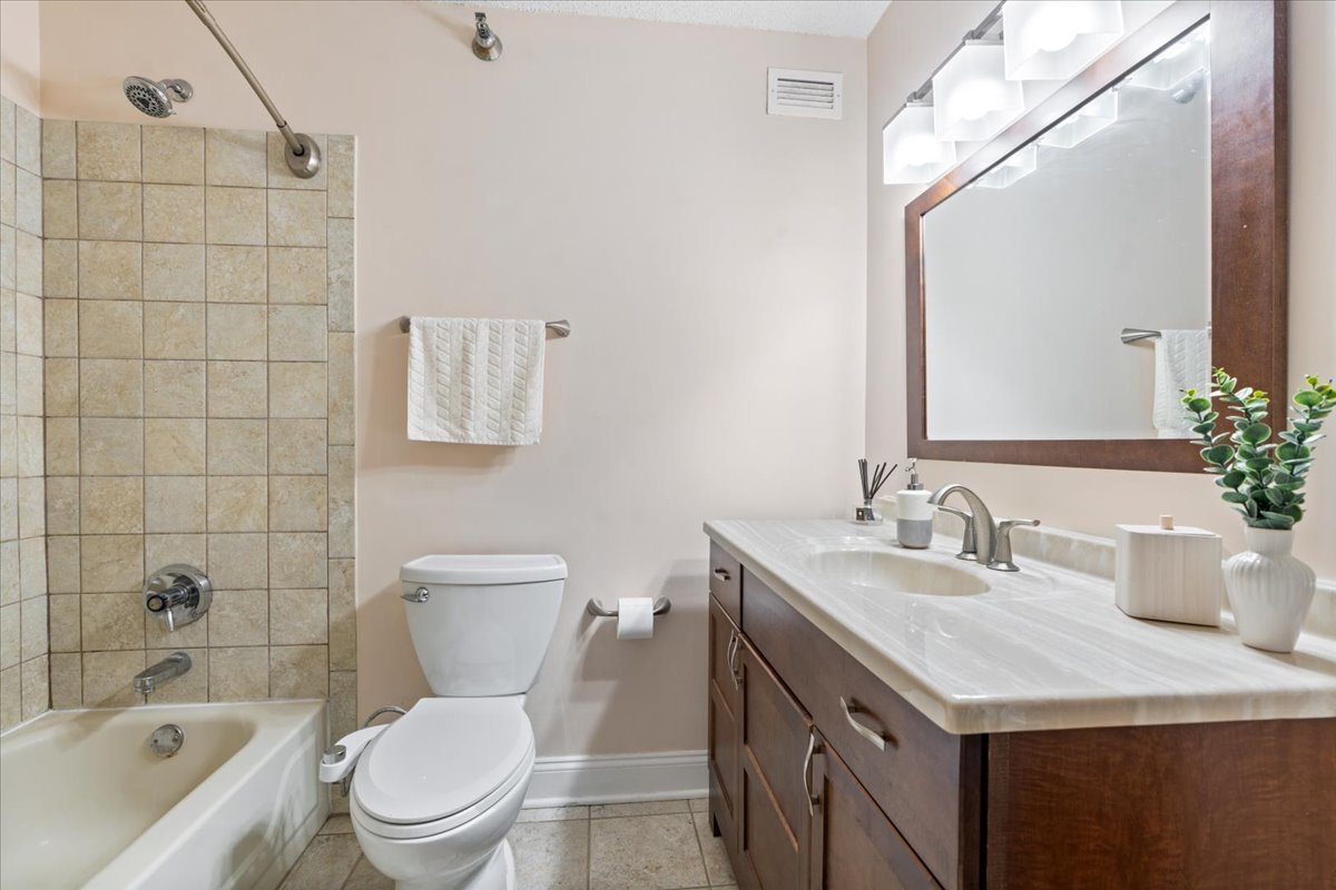 480 N Mcclurg Court 1001 Property Photo 12