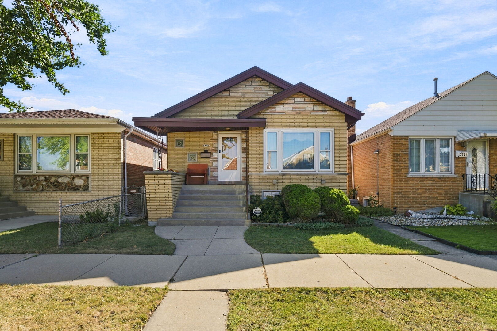 6843 S Kedvale Avenue Property Photo 1