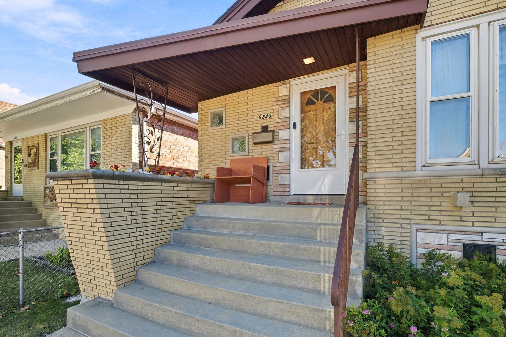 6843 S Kedvale Avenue Property Photo 2