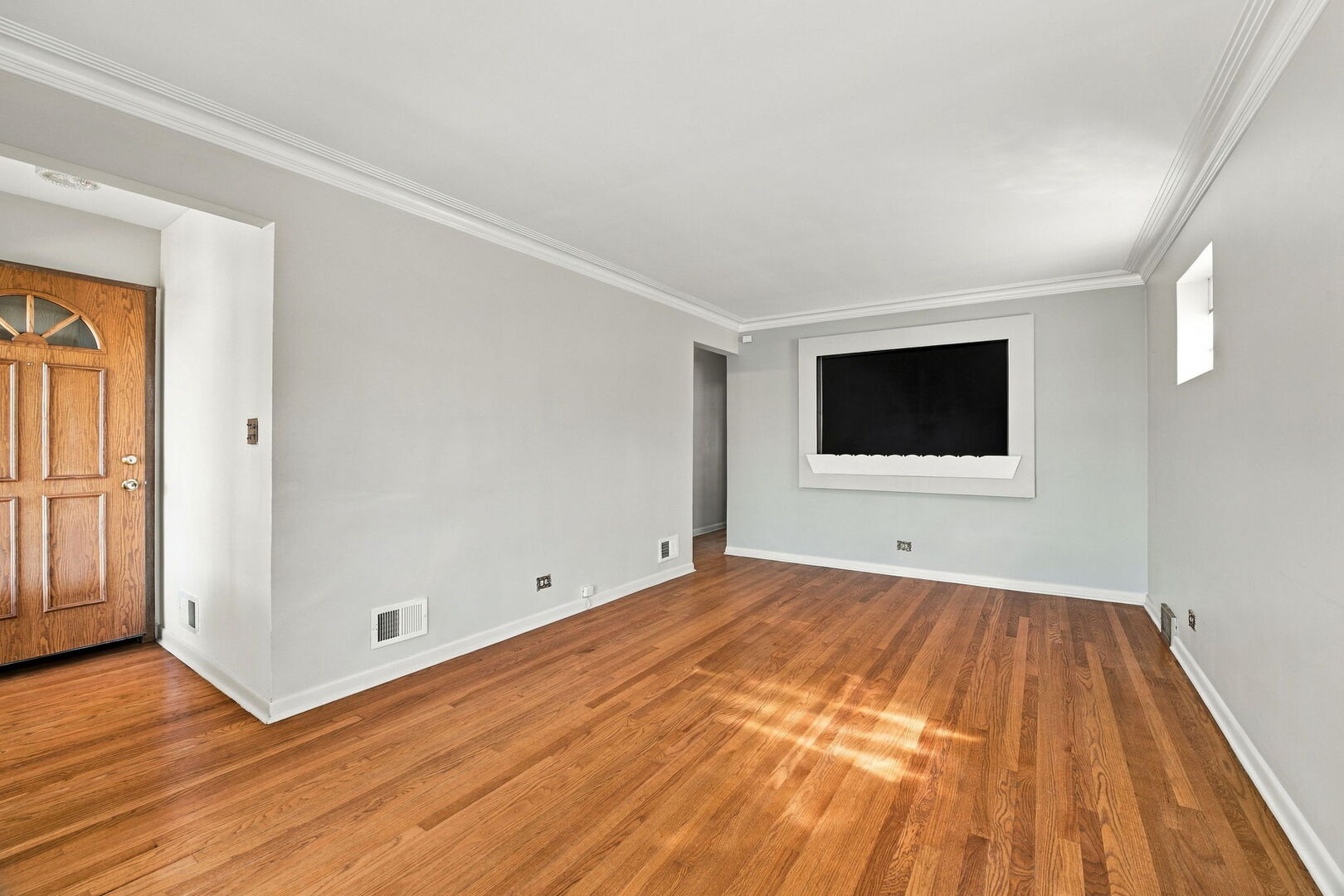 6843 S Kedvale Avenue Property Photo 4