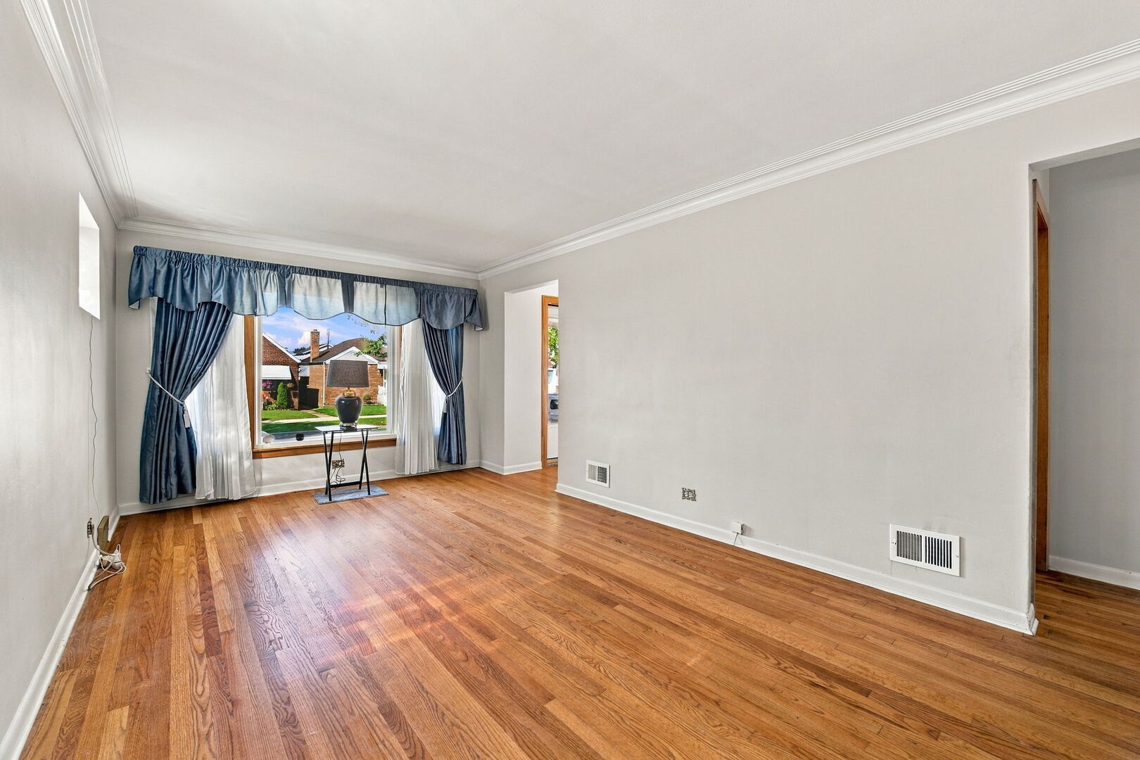 6843 S Kedvale Avenue Property Photo 5