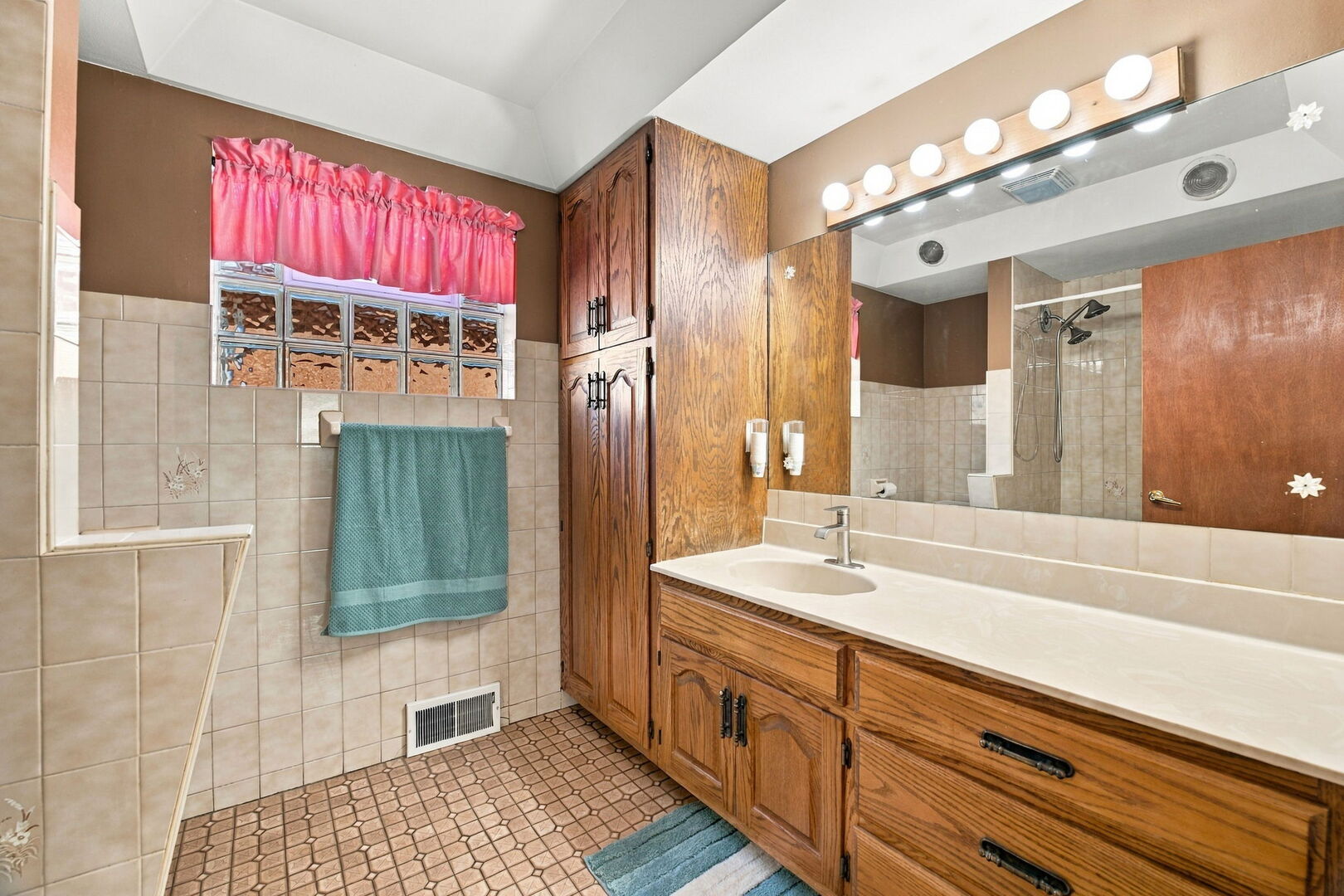 6843 S Kedvale Avenue Property Photo 8