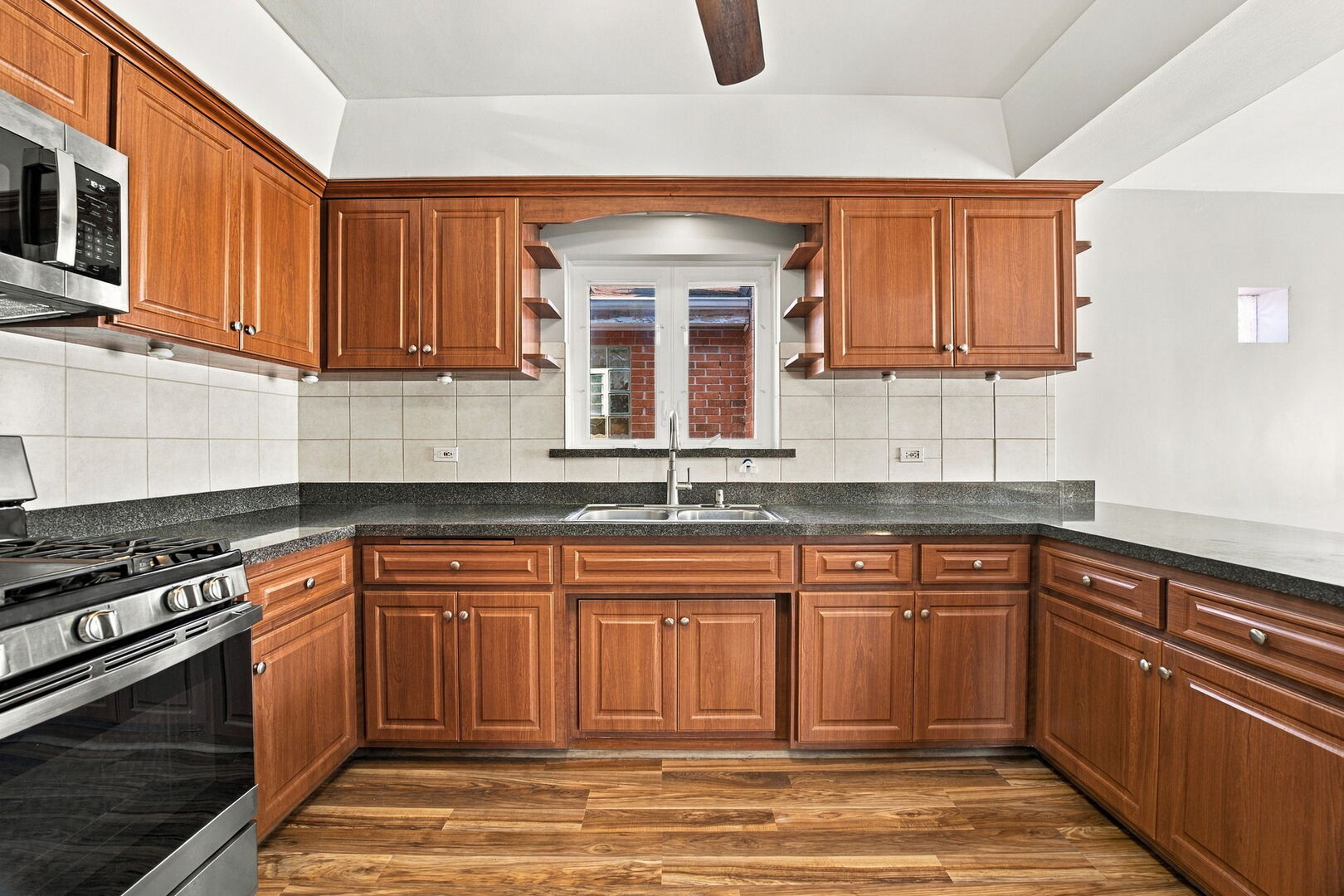 6843 S Kedvale Avenue Property Photo 9