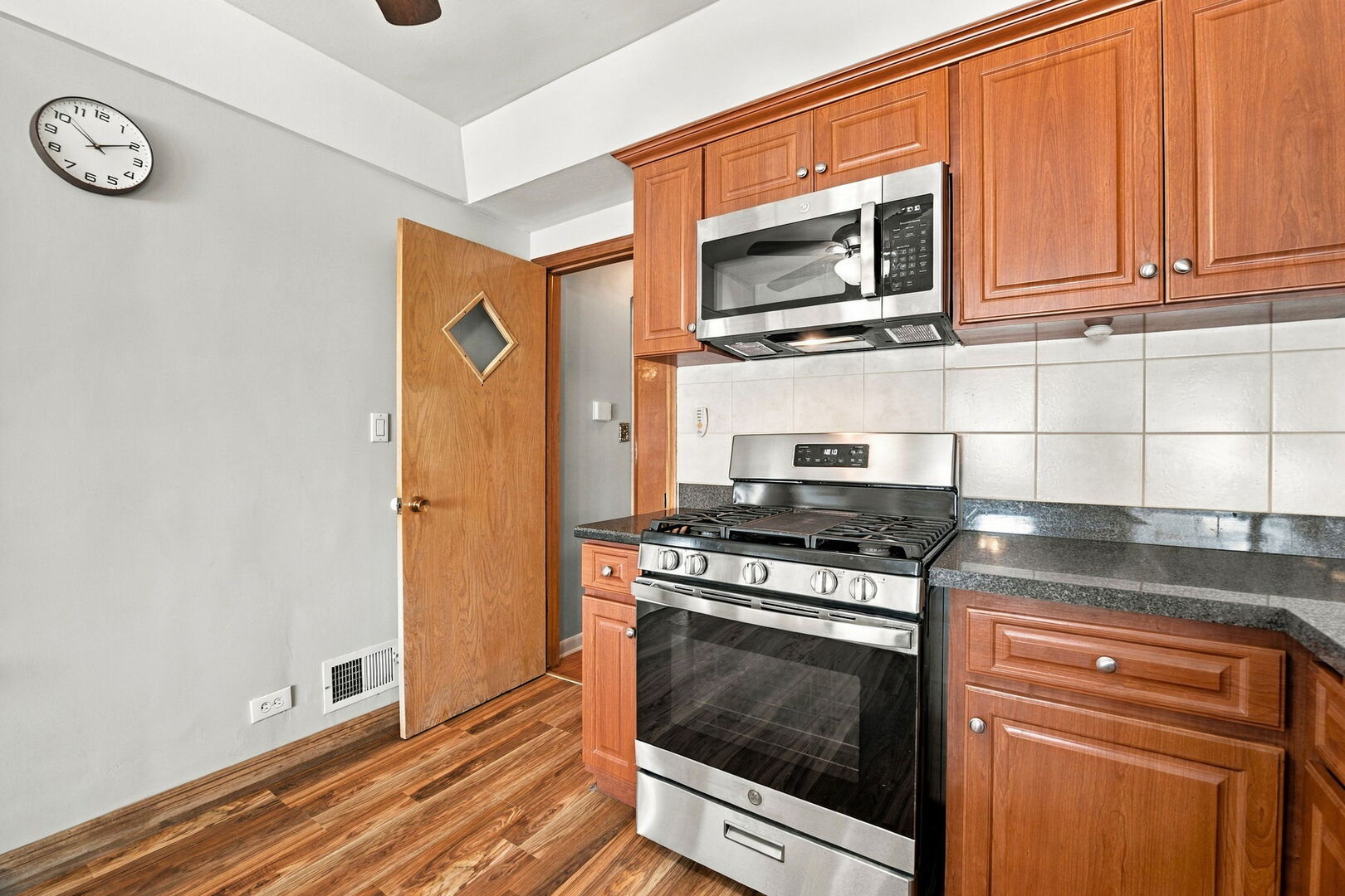 6843 S Kedvale Avenue Property Photo 13