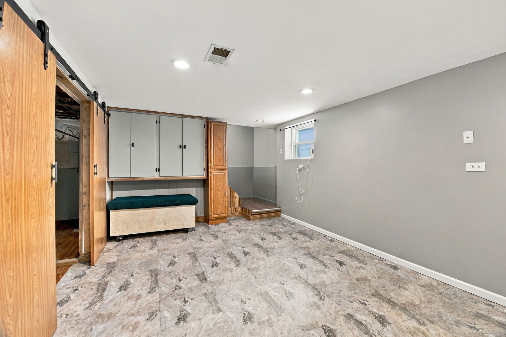 6843 S Kedvale Avenue Property Photo 24