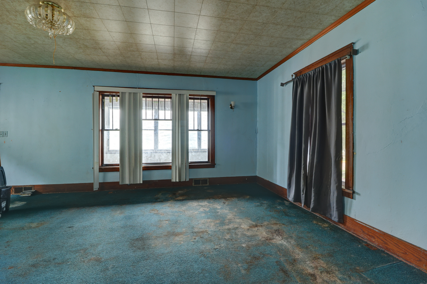 310 W 5th Street Property Photo 6