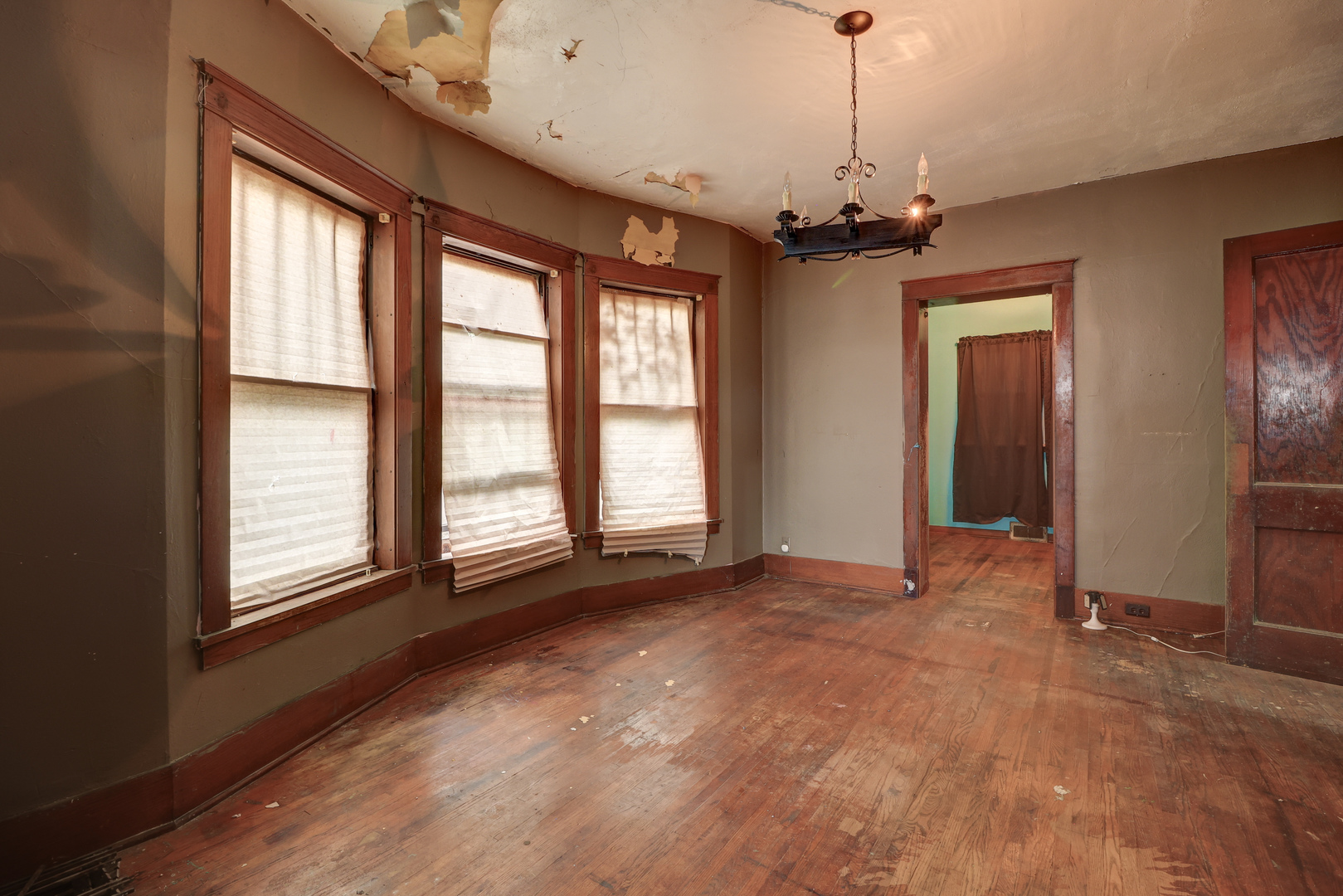 310 W 5th Street Property Photo 7