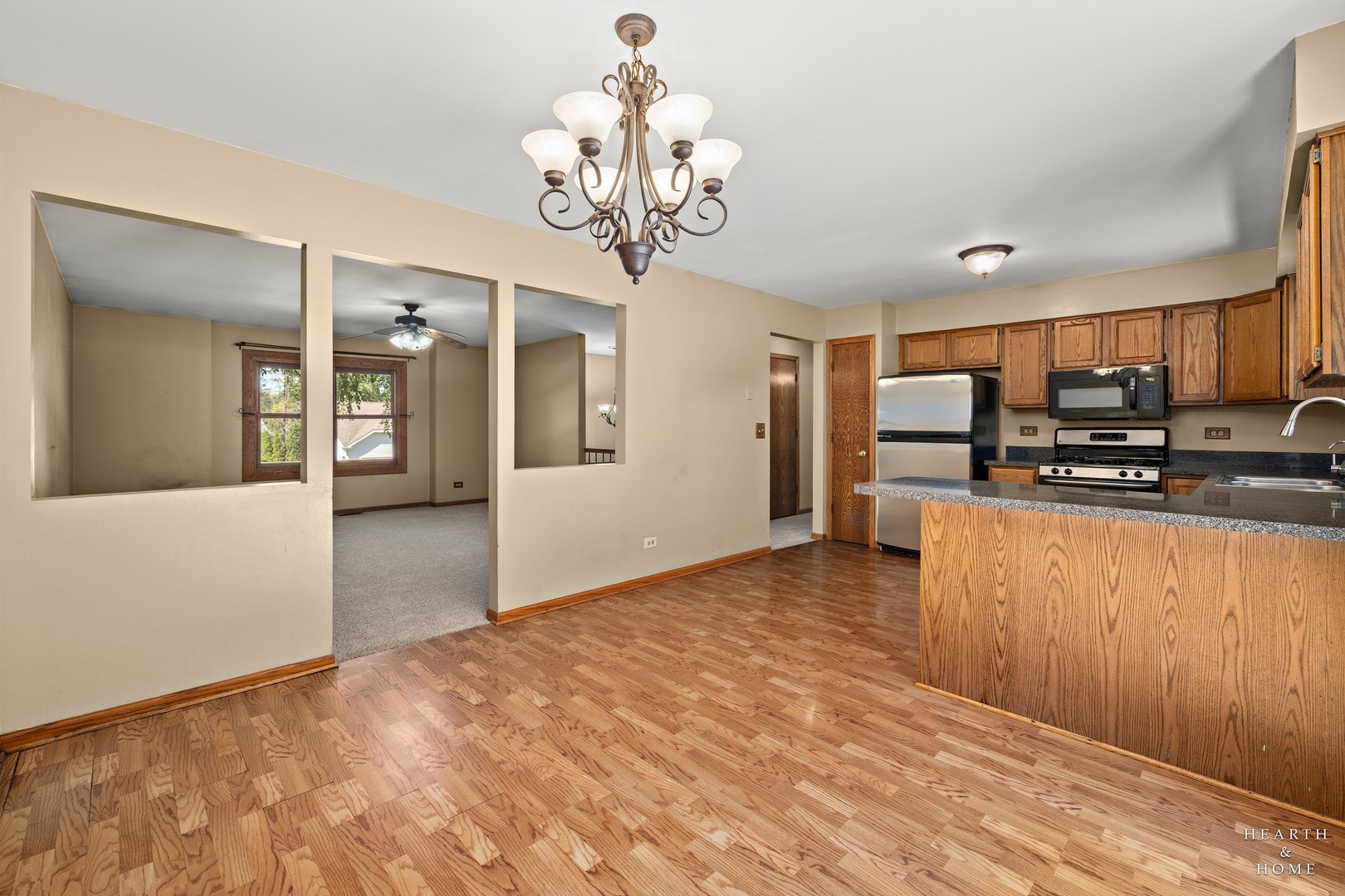 558 Barbary Lane Property Photo 8