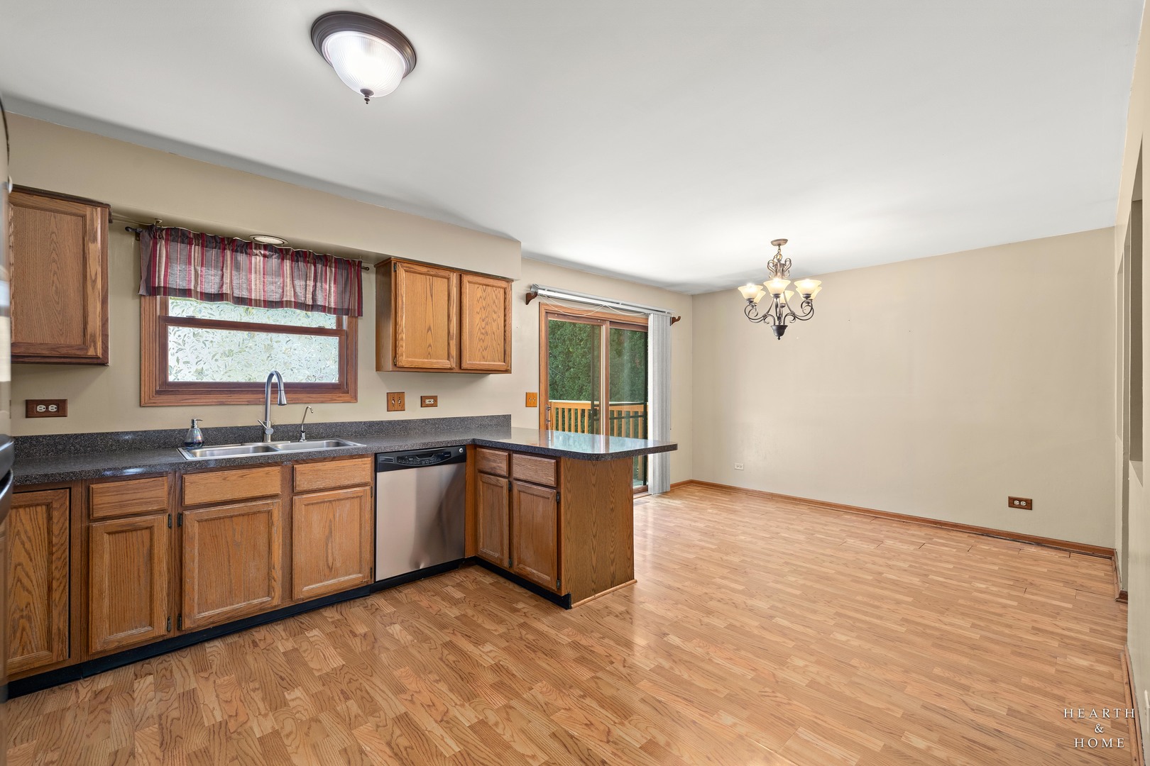 558 Barbary Lane Property Photo 11