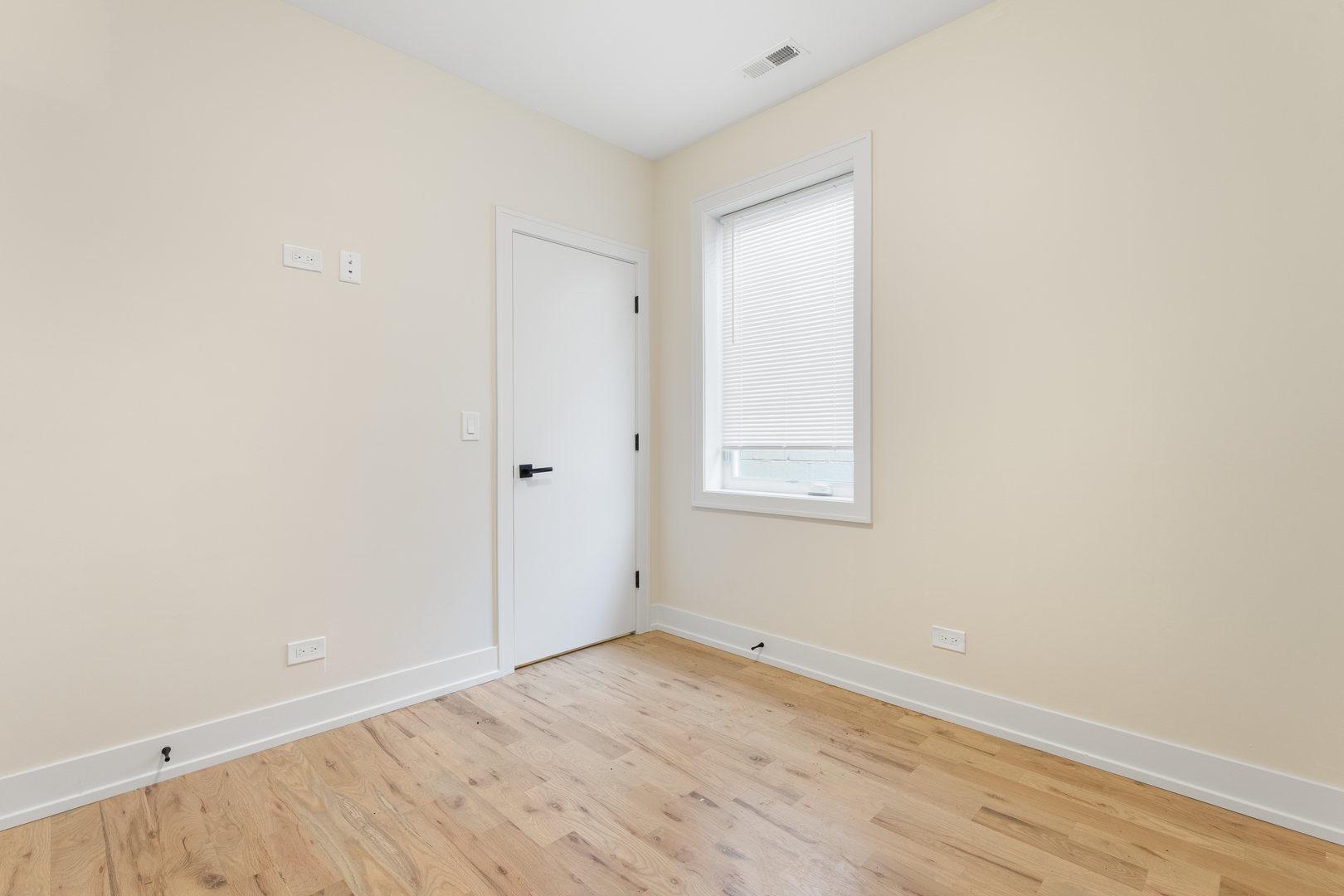 4607 S Saint Lawrence Avenue 301 Property Photo 10