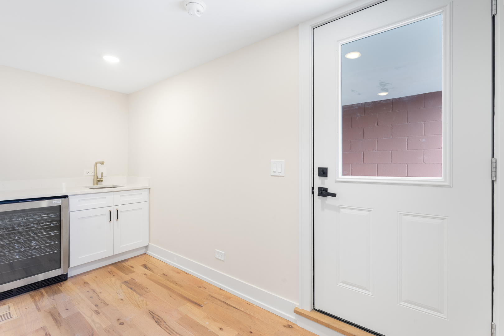 4607 S Saint Lawrence Avenue 301 Property Photo 16
