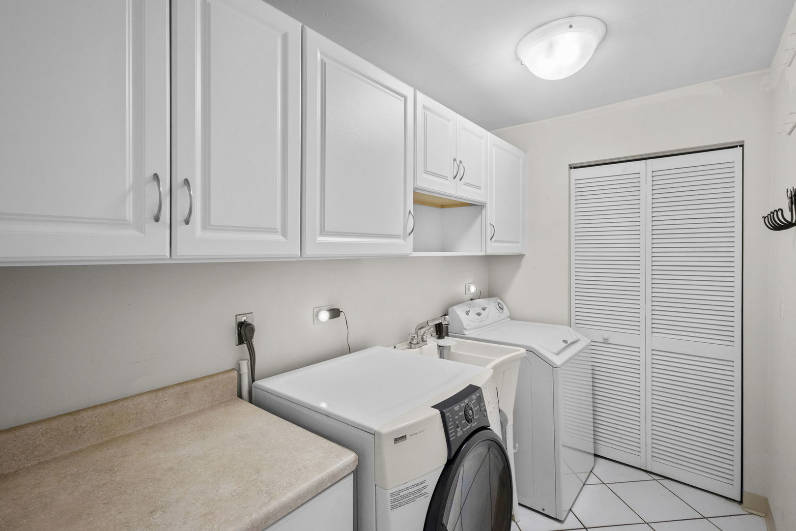 13057 S 71st Avenue Property Photo 15
