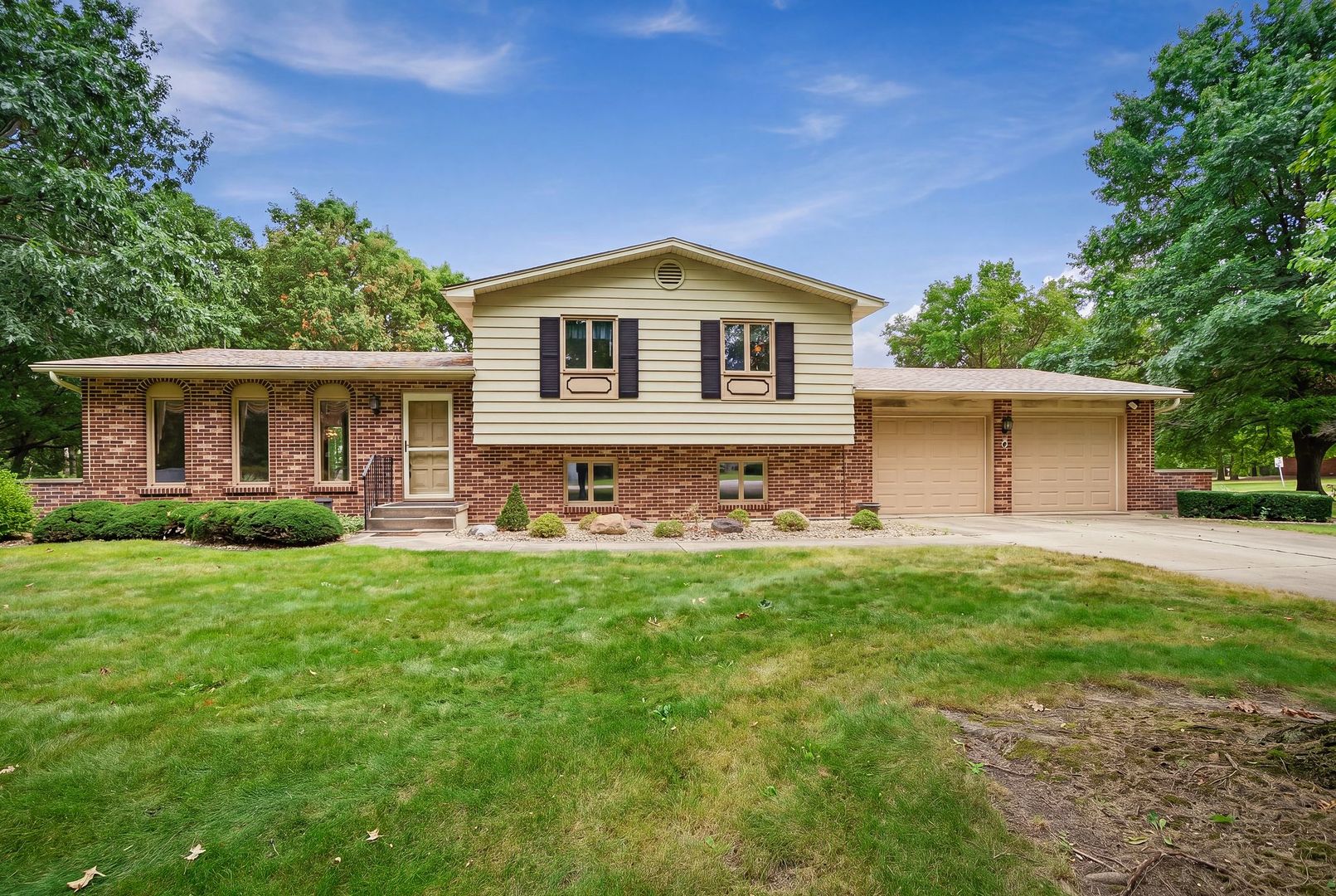 8 Hawthorne Drive Property Photo 1
