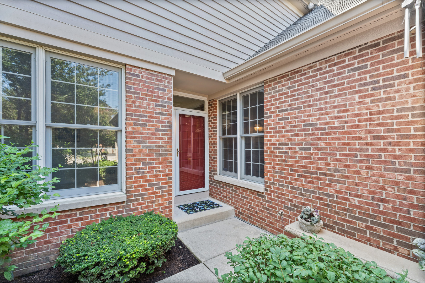 2112 Warrington Court Property Photo 2